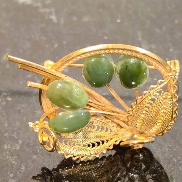 1970s Jade stone brooch Filigree & Green Cabochon Flower vintage jewelry gift - Picture 2 of 6